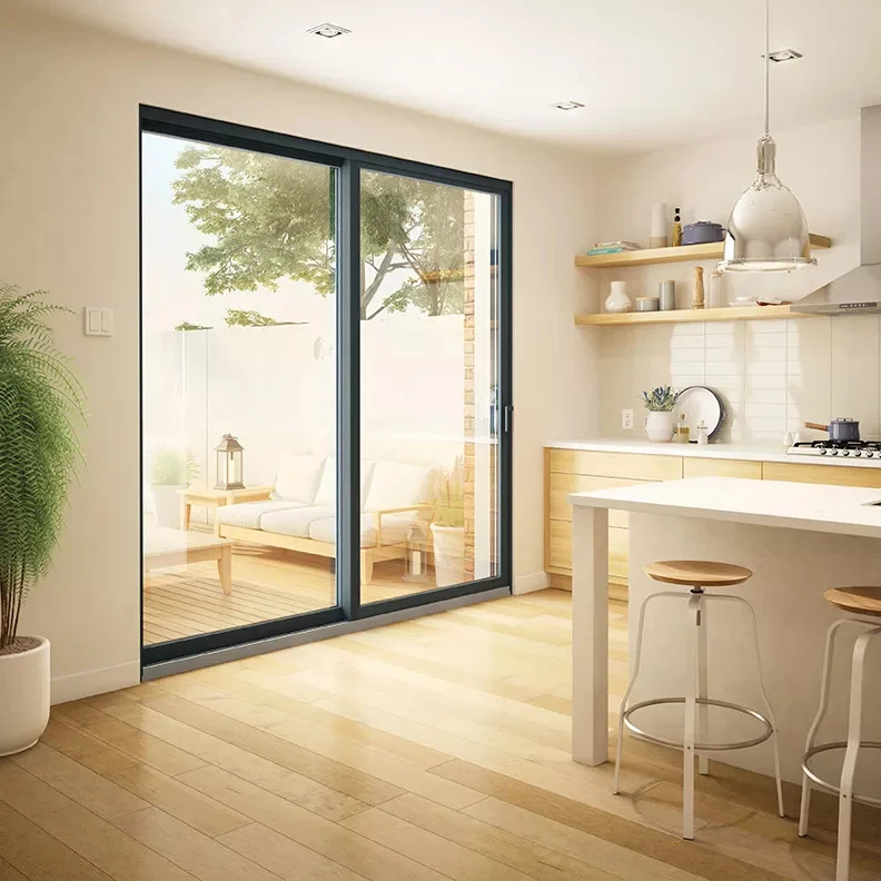 Cuisine moderne lumineuse avec portes coulissantes vitrées donnant sur terrasse ensoleillée et mobilier minimaliste.